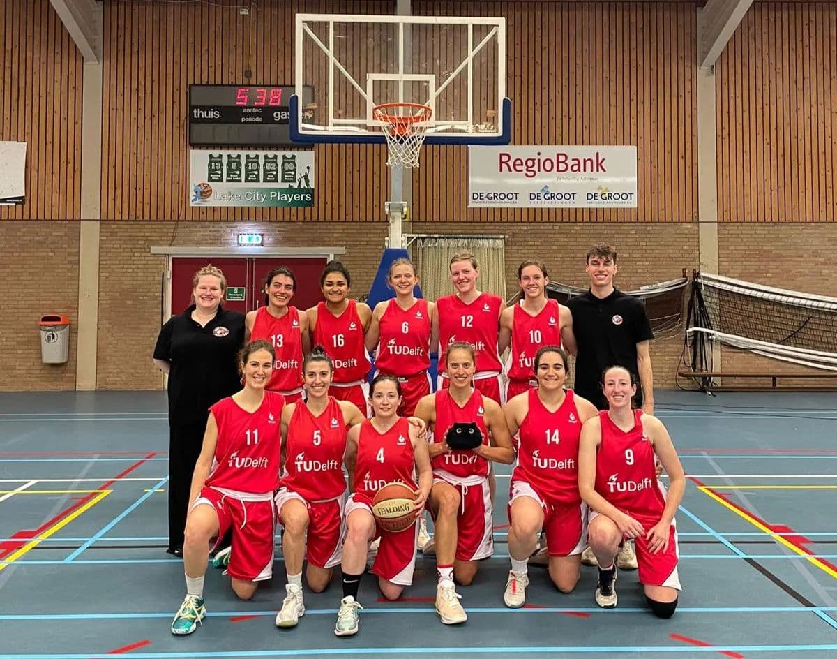 TU Delft Women's Basketball Team celebrating
